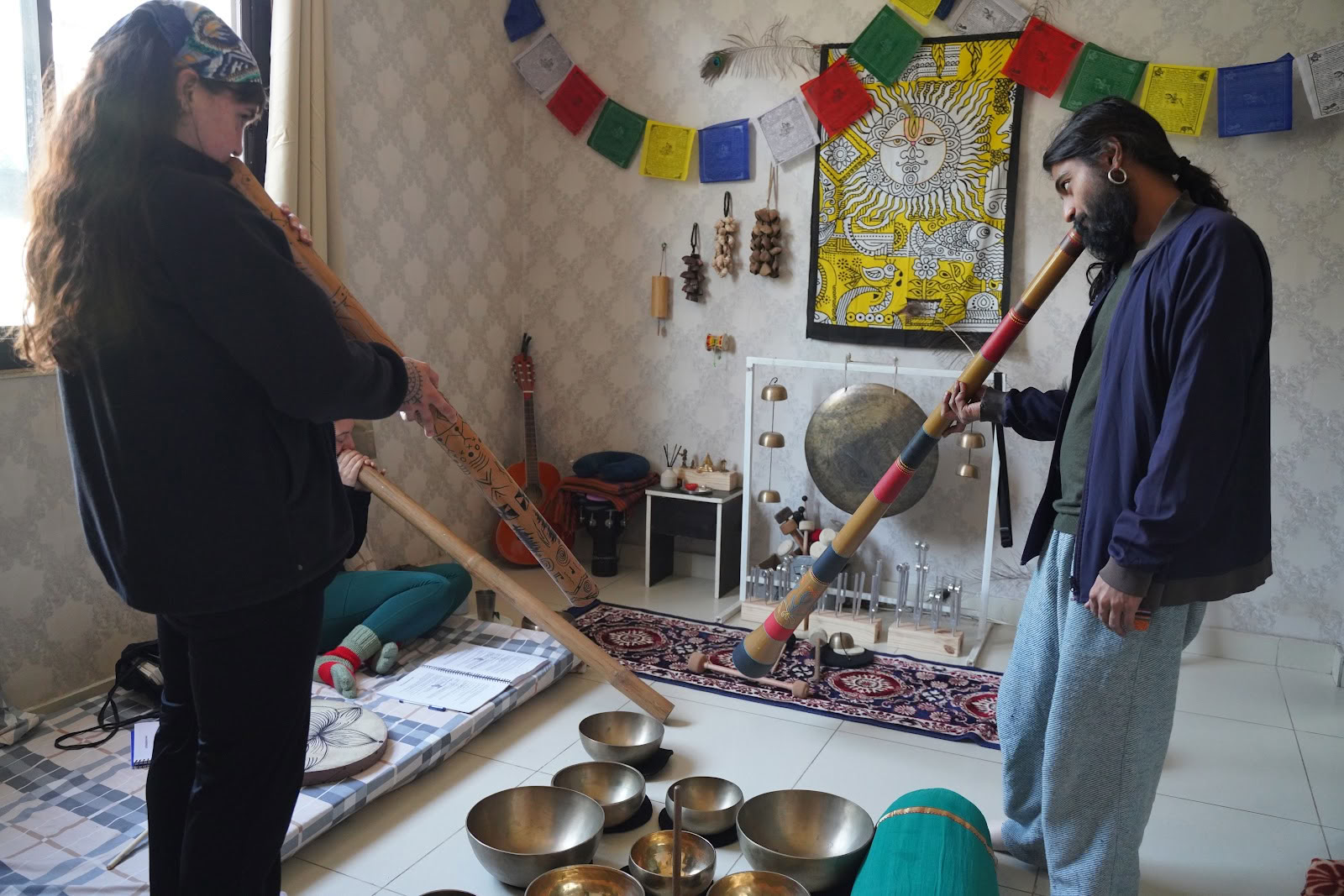 Ananda Dhwani: Curso de sanación con sonido, sesiones de terapia de sanación con sonido y terapia de reiki