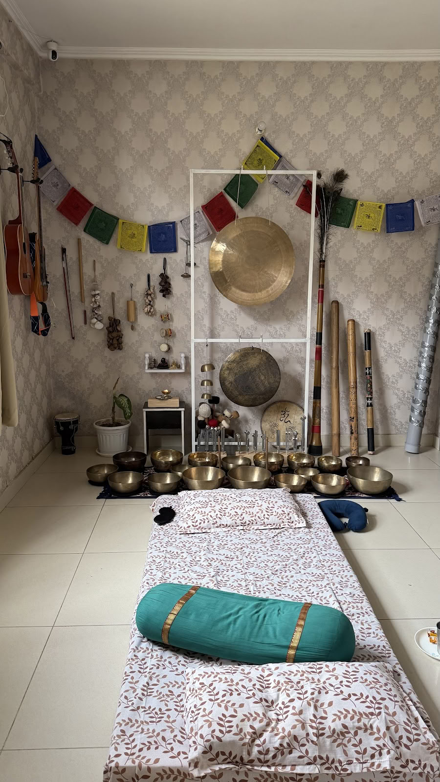 Ananda Dhwani: Curso de sanación con sonido, sesiones de terapia de sanación con sonido y terapia de reiki