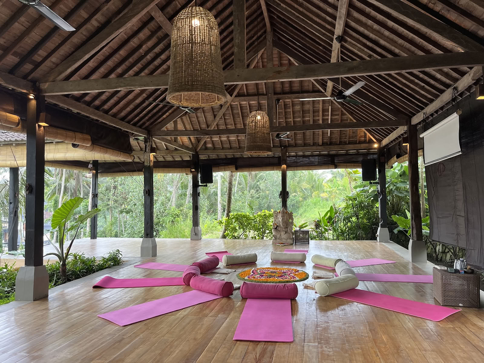 Formación de Yoga Interior en Bali | Formación de Profesores de Yoga en Bali