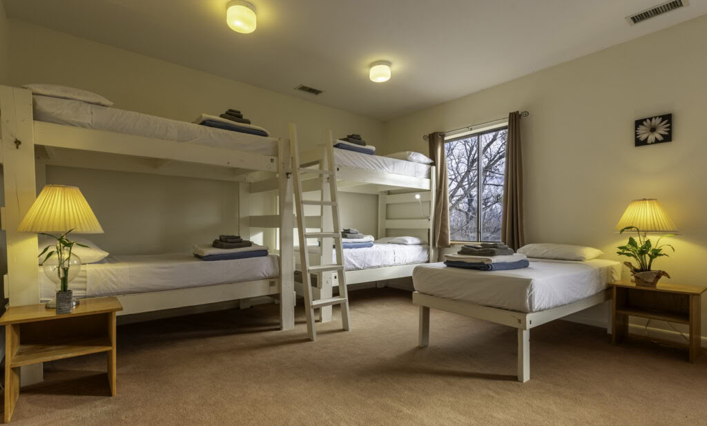 Dormitorio compartido: litera inferior