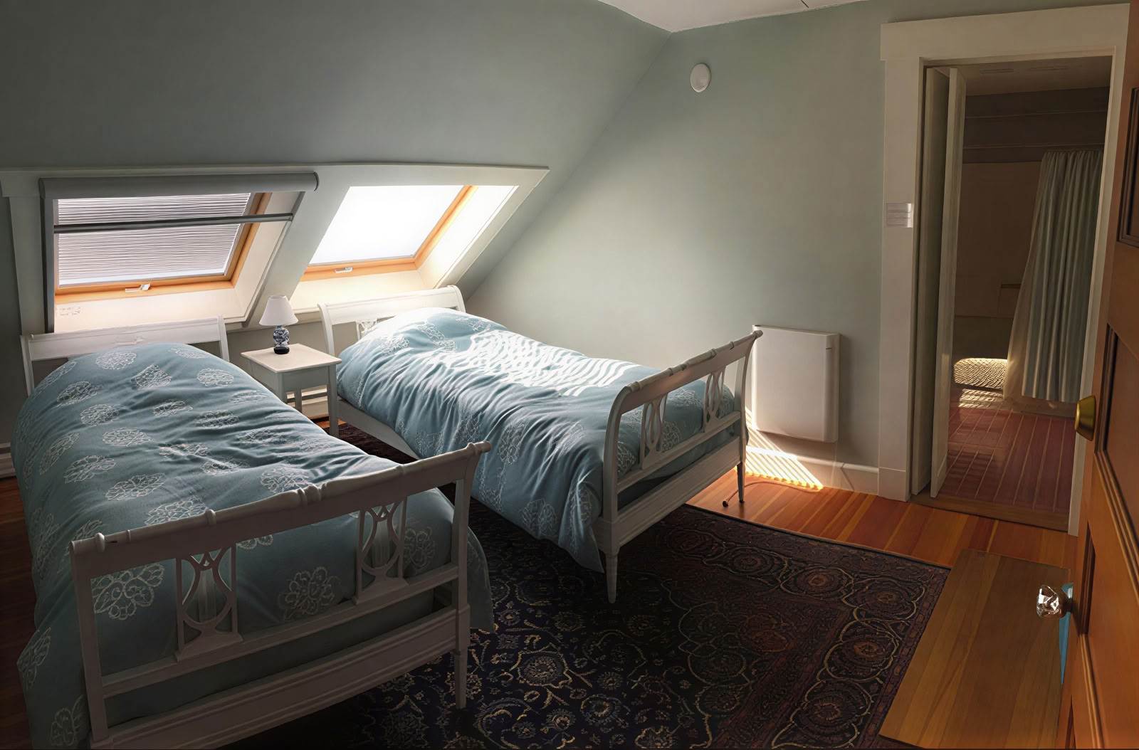 Habitación compartida con baño en el pasillo