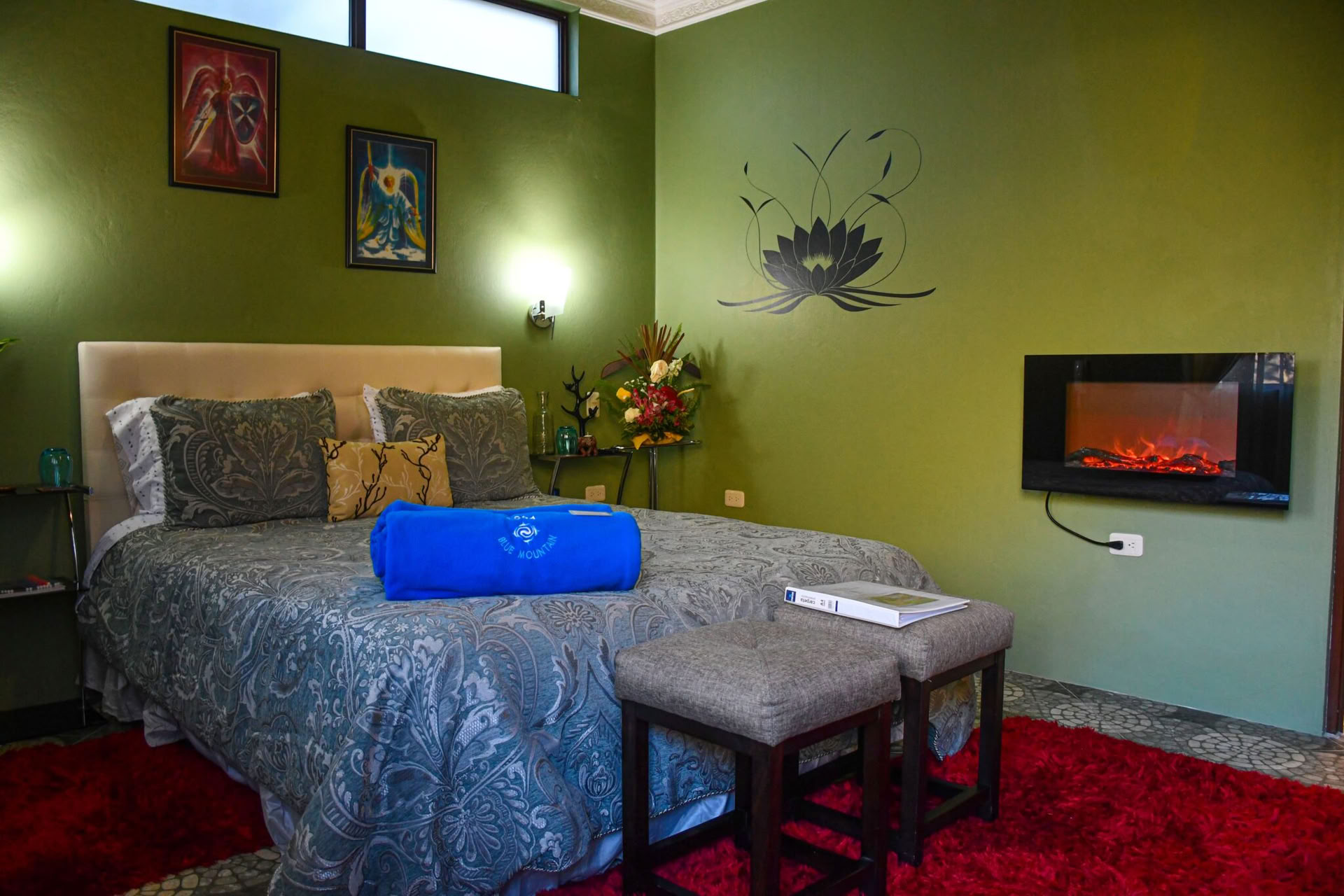 Los Compadres Suite B