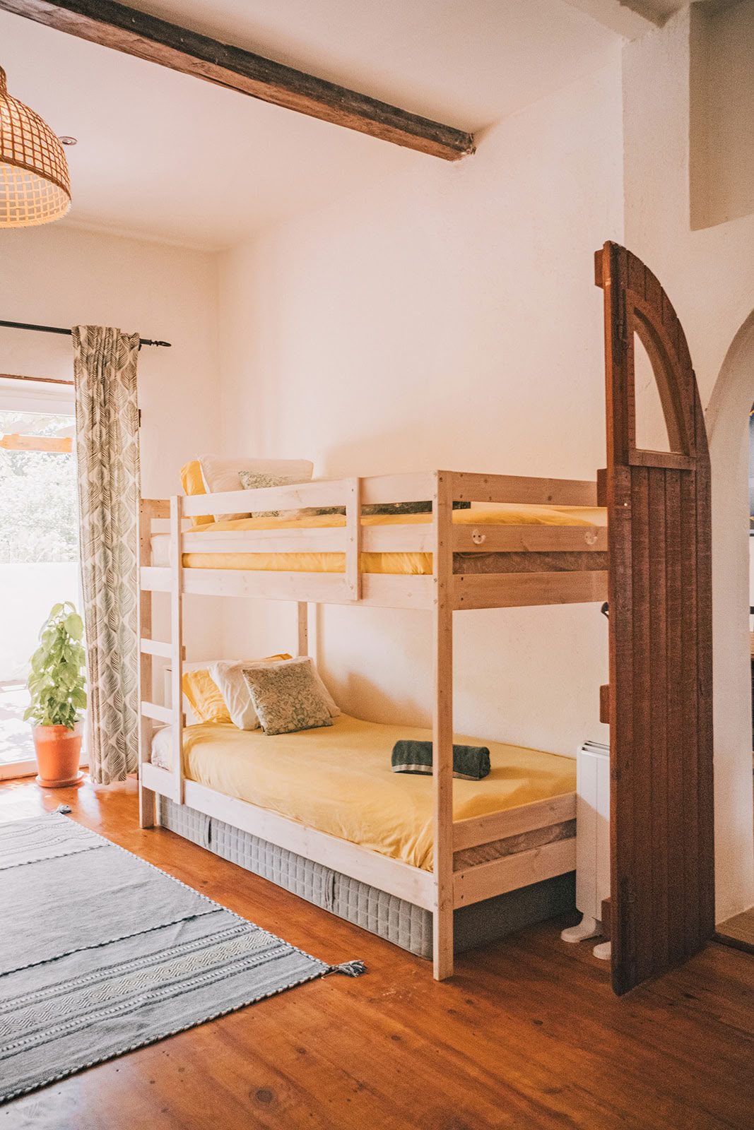 Dormitorio (4 literas) y baño compartido