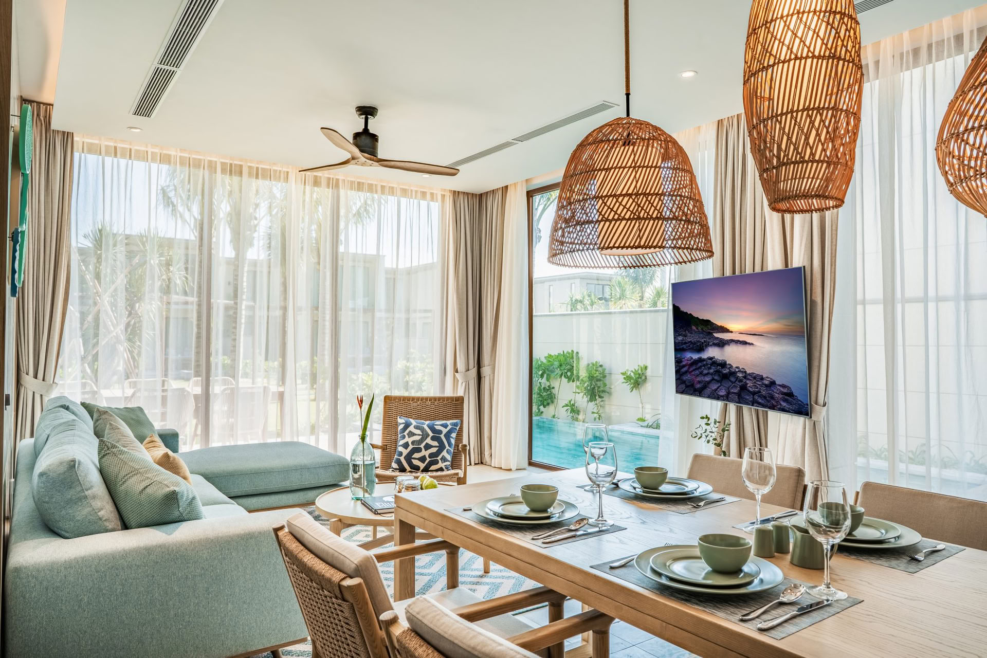 Villa Jardín de Tres Dormitorios – Acceso a la Piscina