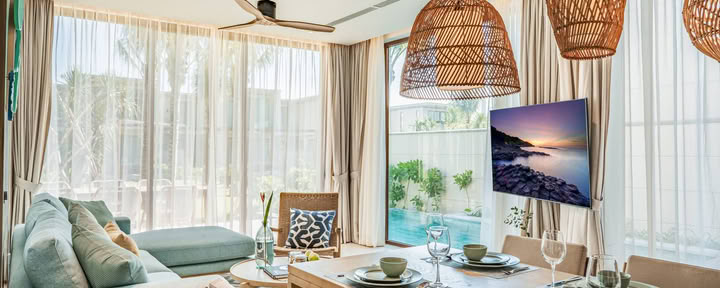Villa Jardín de Tres Dormitorios – Acceso a la Piscina