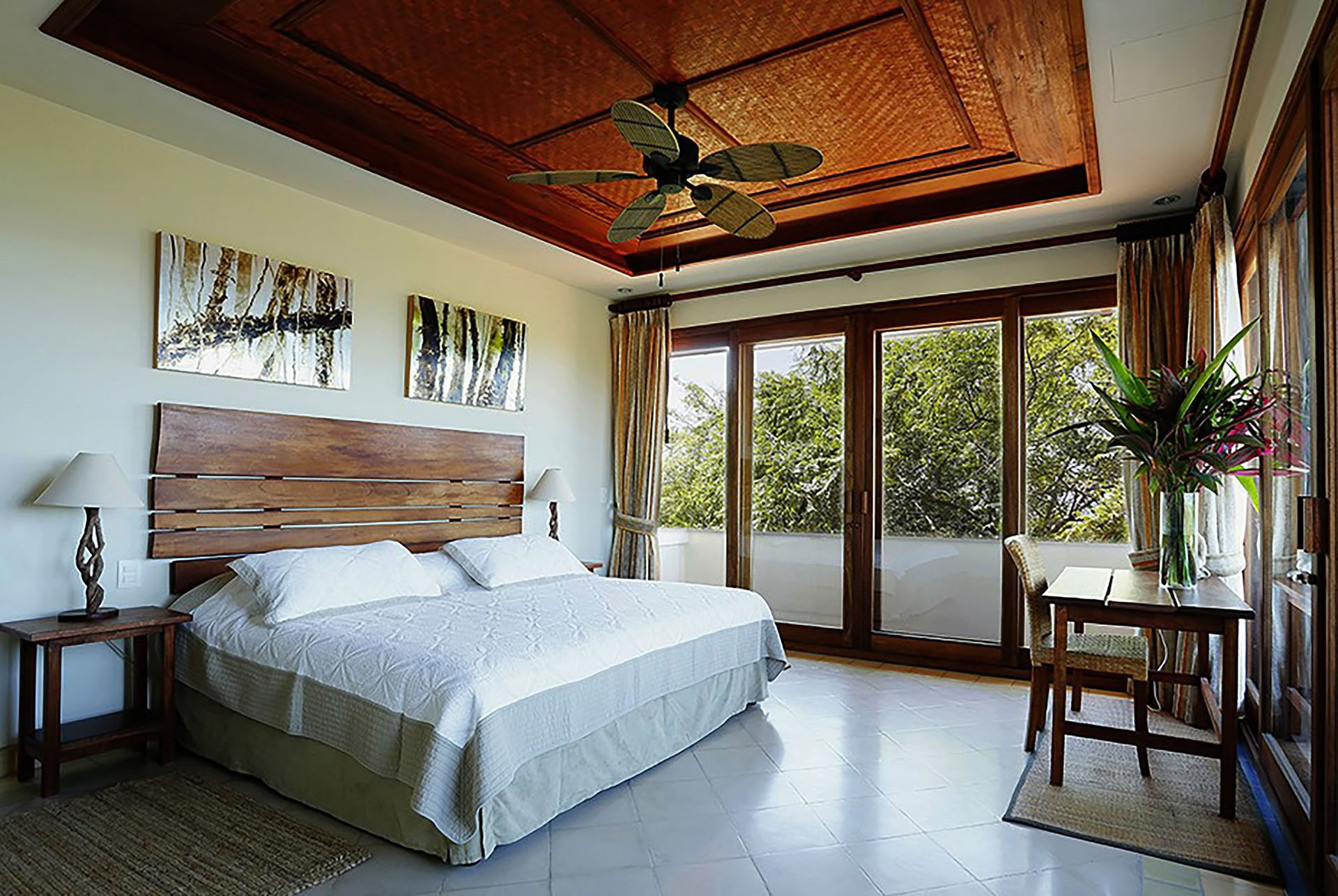 Habitación Superior con Vista al Océano y A/C – Solo Cama King