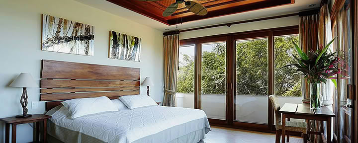 Habitación Superior con Vista al Océano y A/C – Solo Cama King