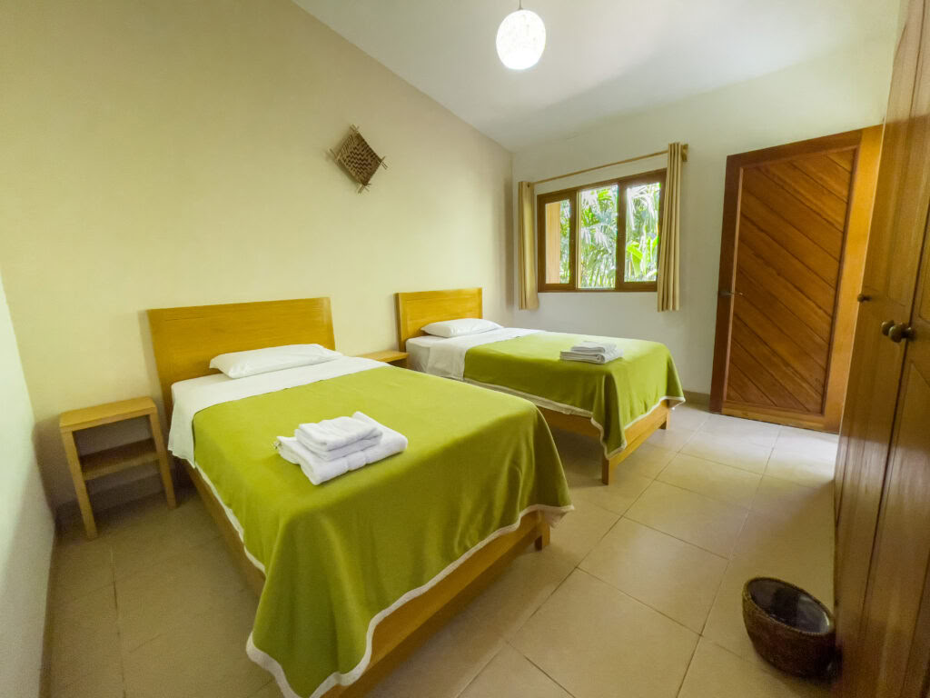 Room Tres