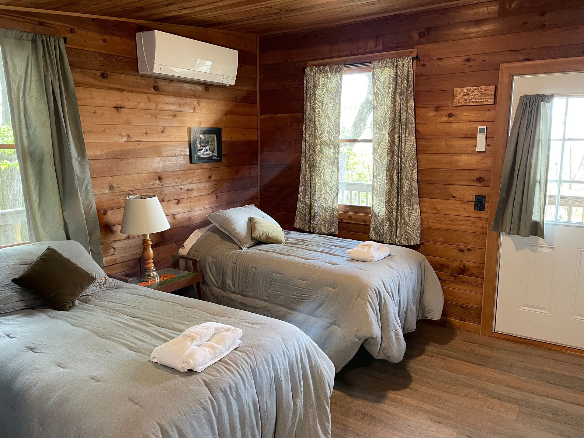 Habitación Doble con Cama Gemela Compartida y Baño Privado