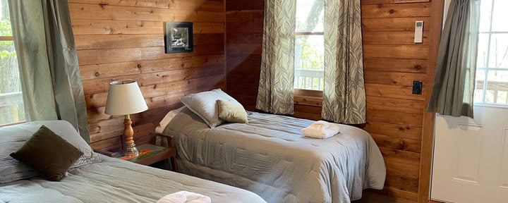 Habitación Doble con Cama Gemela Compartida y Baño Privado