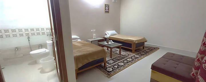 Habitación doble compartida con baño privado en suite