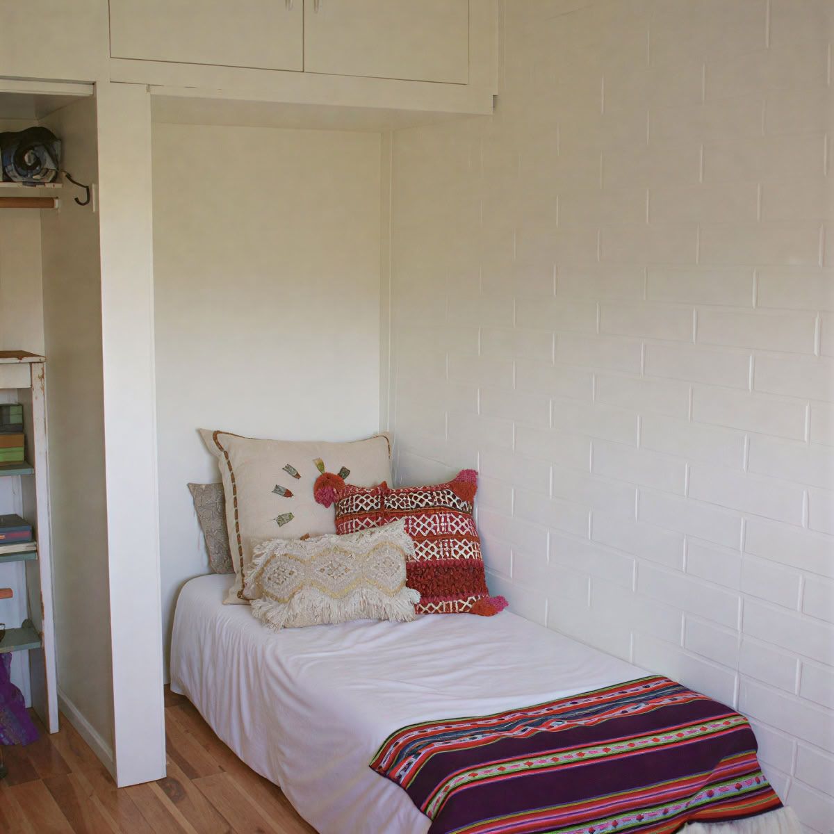 Cama plegable doble en habitación compartida Juniper