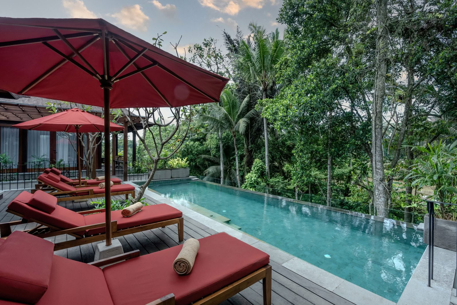 Villa ático panorámica con piscina