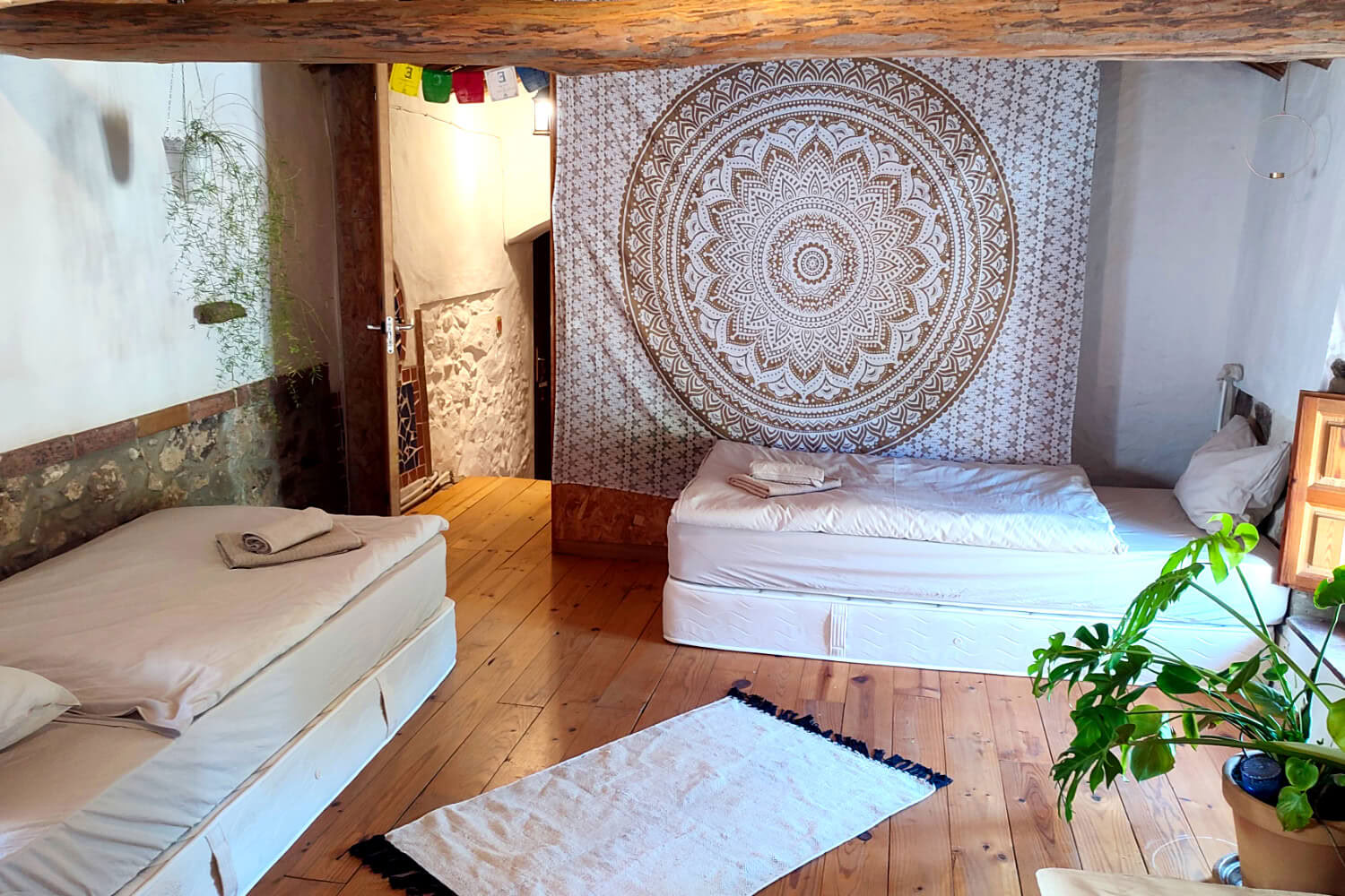 Dormitorio para 2 huéspedes con baño compartido