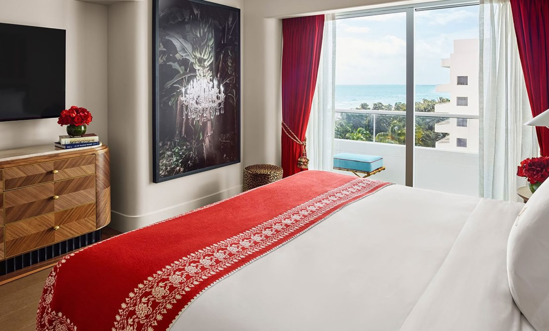 Habitación con vista parcial al océano