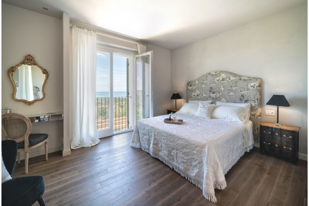 Habitación doble con baño privado y balcón Julieta