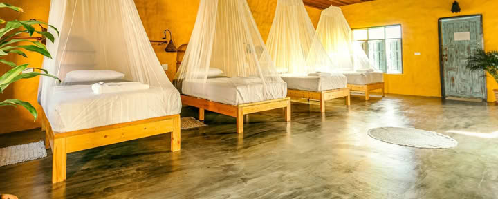 Dormitorio de ocho camas